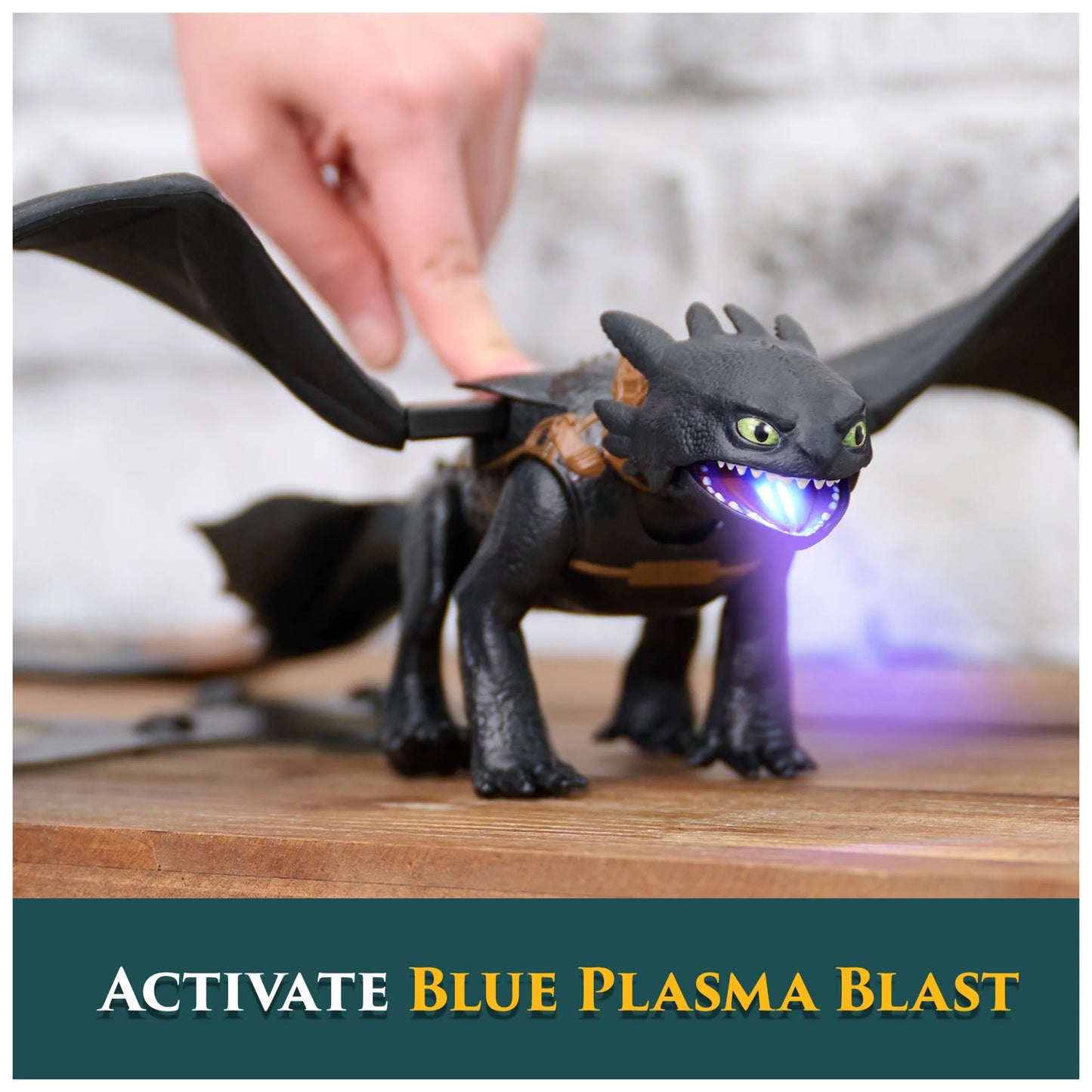 DreamWorks Dragons Ultimate Plasma Blast Toothless Figure with 15-Inch Wingspan